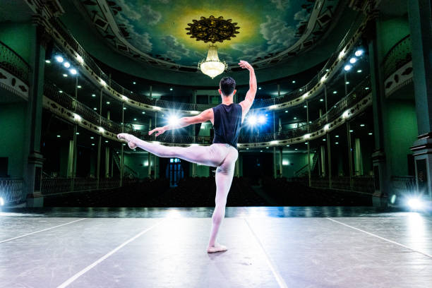 What distinguishes classical acting from other theatrical styles?