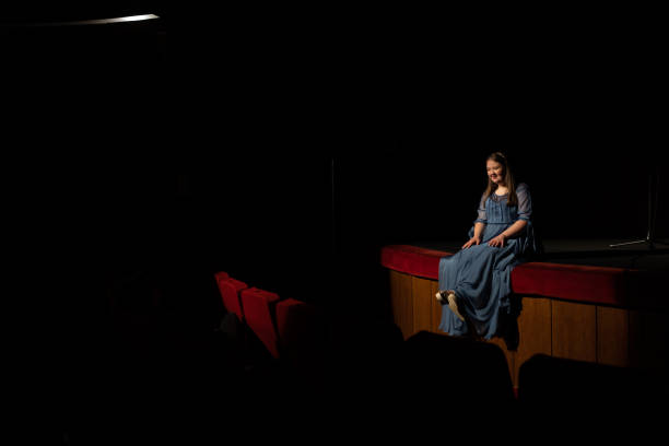 How Online Acting Schools Enhance Onstage Skills Through Virtual Platforms and Interactive Techniques?