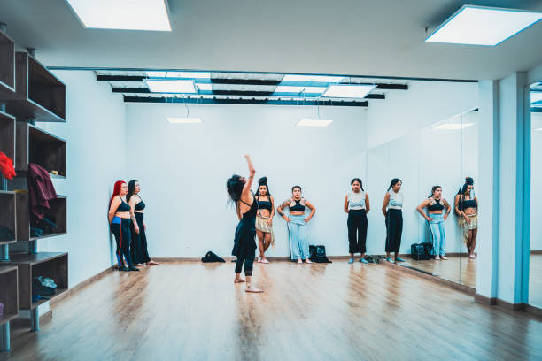 Which Online Acting School Builds Confidence in Actors through Tailored Feedback and Personalized Training?